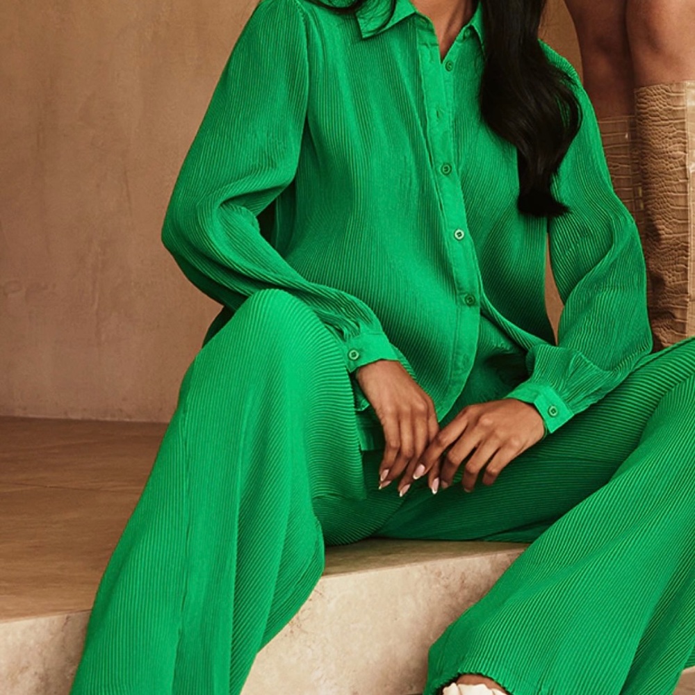 PLT Bright Green Plisse Button Front Oversized Shirt (size 4) & Pants (size 6)